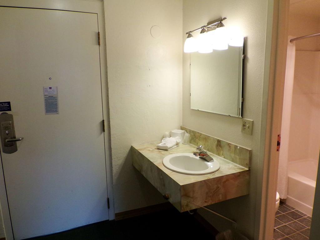 Budget Inn Missoula East Extérieur photo