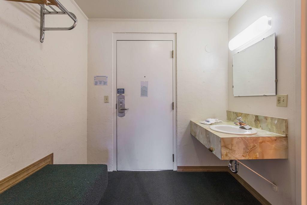 Budget Inn Missoula East Extérieur photo